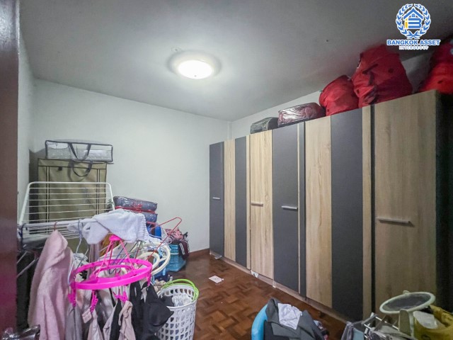 *****ทาวน์เฮ้าส์มือสองย่านกรุงเทพฯ ม.บัณฑิตโฮม วิภาวดี76 เนื้อที่มากถึง 22.5 ตร.ว. ฟังก์ชัน 3 ห้องนอน 2 ห้องน้ำ 1 ที่จอดรถ บ้านพร้อมอยู่ ต่อเติมครัว บนทำเลดีติดถ.วิภาวดี-รังสิต ใกล้รถไฟฟ้าสายสีเขียว "สถานีคปอ." และทางด่วน "ดอนเมืองโทลเวย์" จองด่วน!